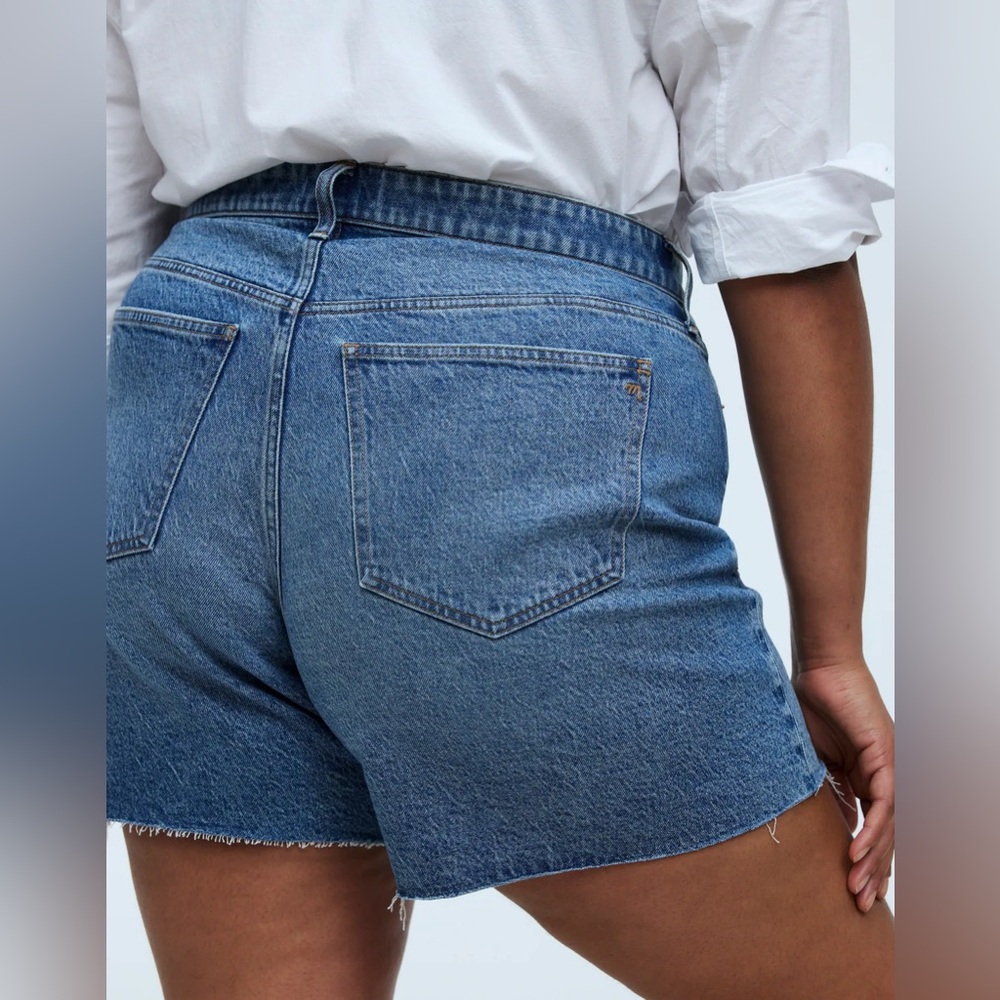NWOT Madewell Plus Curvy Perfect Vintage Mid-Length Jean Short in Dewberry Wash - Picture 2 of 4
